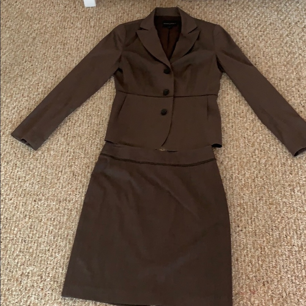3 button women’s size 2 BANANA REPUBLIC skirt suit